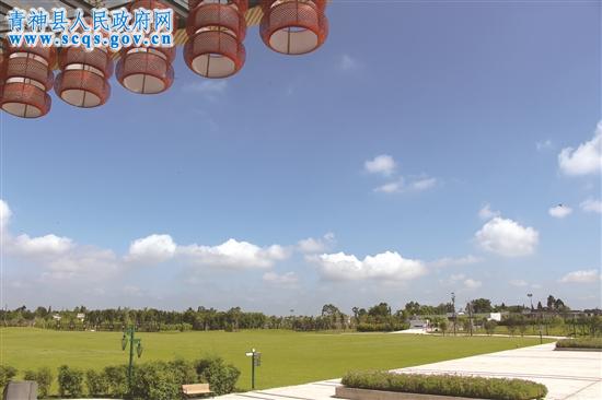 晴空万里。